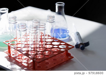 医療　実験　科学　三角フラスコ 97918600