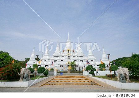 タイ王国サムットプラカン県内にある寺院「ワット・アソカラーム(Wat Asokaram)」 タイ王国サムットプラカン県内にある寺院「ワット・アソカラーム(Wat Asokaram)」 97919004