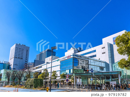 日本の川崎都市景観 お正月の川崎駅を望む。川崎大師などに向かう人々の姿が…=1月3日 日本の川崎都市景観 お正月の川崎駅を望む。川崎大師などに向かう人々の姿が…=1月3日 97919782