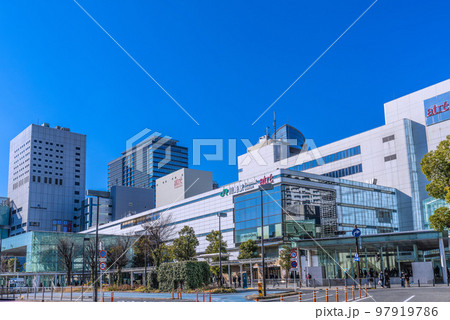 日本の川崎都市景観 お正月の川崎駅を望む。川崎大師などに向かう人々の姿が…=1月3日 日本の川崎都市景観 お正月の川崎駅を望む。川崎大師などに向かう人々の姿が…=1月3日 97919786