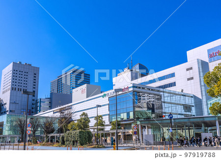 日本の川崎都市景観 お正月の川崎駅を望む。川崎大師などに向かう人々の姿が…＝1月3日 97919788