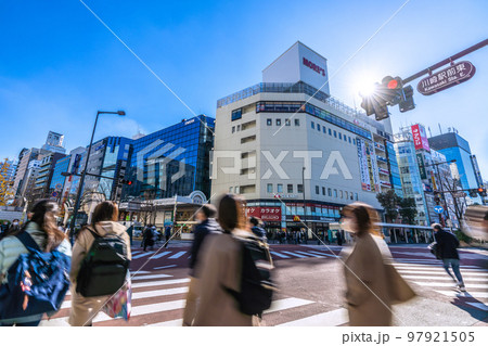 日本の川崎都市景観 お正月。川崎駅前東の交差点からモアーズなどを望む=1月3日 日本の川崎都市景観 お正月。川崎駅前東の交差点からモアーズなどを望む=1月3日 97921505