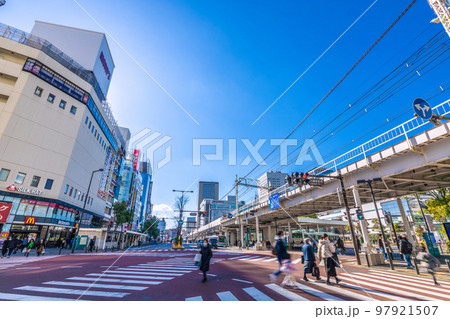 日本の川崎都市景観　お正月。川崎駅前東の交差点からモアーズなどを望む＝1月3日 97921507