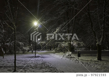 Nobody in dark park at night in cold winter. 97921593
