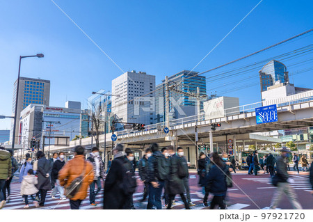 日本の川崎都市景観　お正月。コロナ禍…川崎駅前東の交差点などを望む＝1月3日 97921720