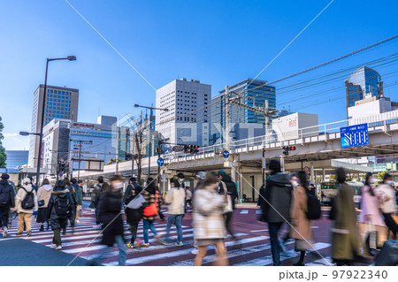 日本の川崎都市景観　お正月。コロナ禍…川崎駅前東の交差点などを望む＝1月3日 97922340