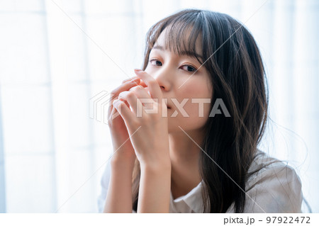 若い女性 クールビューティー 若い女性 クールビューティー 97922472