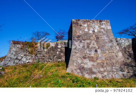白河市　小峰城跡公園　小峰城　修復された月見櫓台の石垣 97924102