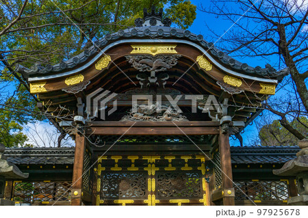 大阪府高槻市の永井神社の唐門正面 97925678