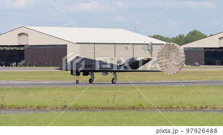 アメリカ空軍F-117ナイトホーク着陸 アメリカ空軍F-117ナイトホーク着陸 97926488