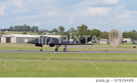 アメリカ空軍F-117ナイトホーク着陸 97926489