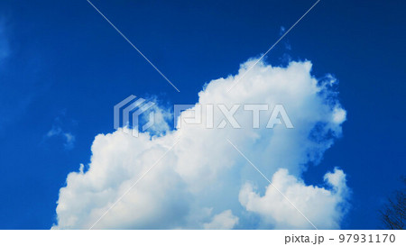 青空と白雲の風景 青空と白雲の風景 97931170