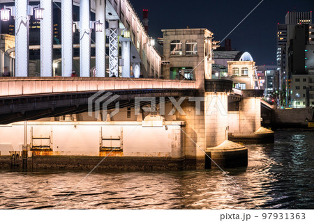 《東京都》勝鬨橋の夜景 97931363