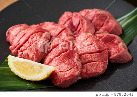 生の厚切り牛タン 97932043