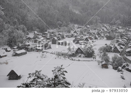 風景写真・岐阜県・白川村・白川郷・合掌造り・遠景 97933050
