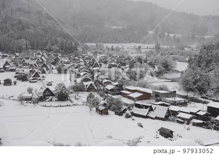 風景写真・岐阜県・白川村・白川郷・合掌造り・遠景 97933052