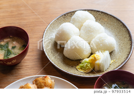 塩むすびの食卓 塩むすびの食卓 97933514