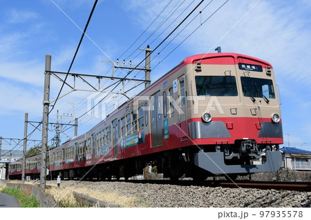 青空の下をゆく西武新101系復刻赤電塗装 西武多摩川線 青空の下をゆく西武新101系復刻赤電塗装 西武多摩川線 97935578