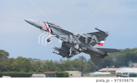 アメリカ海軍F/A-18Fスーパーホーネット離陸 97939879