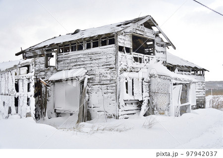雪の降った日の廃屋 雪の降った日の廃屋