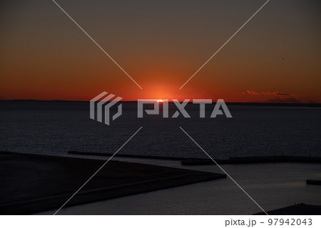 冬の飯岡形部岬の夕景 冬の飯岡形部岬の夕景 97942043
