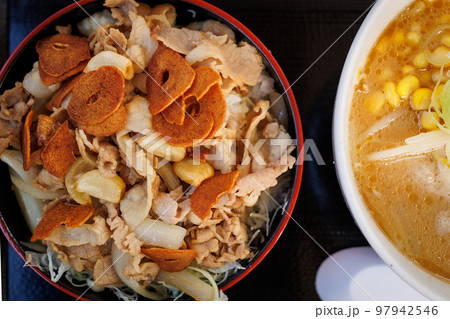 にんにく農家のスタミナ丼と味噌ラーメン(青森県) にんにく農家のスタミナ丼と味噌ラーメン(青森県) 97942546