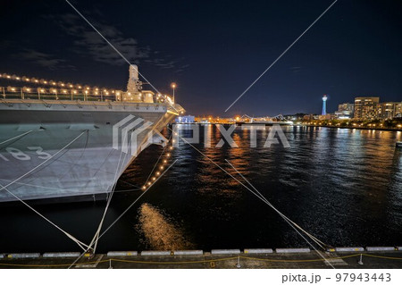 夜にライトアップした戦艦 夜にライトアップした戦艦 97943443