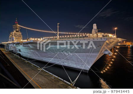 夜にライトアップした戦艦 夜にライトアップした戦艦 97943445