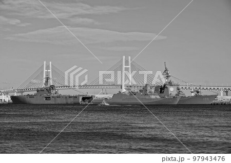 ベイブリッジと戦艦 ベイブリッジと戦艦 97943476