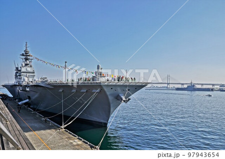 停泊中の戦艦 97943654