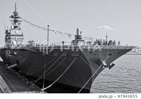 停泊中の戦艦 97943655