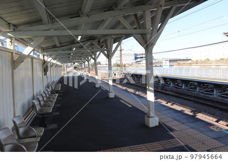 都会の秘境駅　JR鶴見線・新芝浦駅 97945664