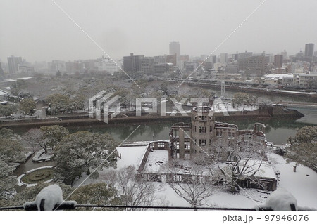 広島県原爆ドーム周辺の景色 97946076