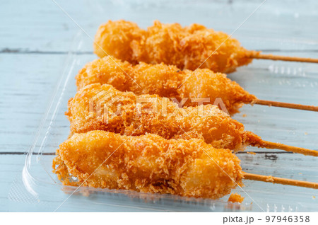 パックに入ったウズラ串 パックに入ったウズラ串 97946358