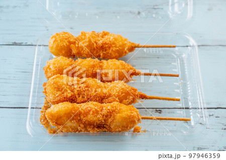パックに入ったウズラ串 パックに入ったウズラ串 97946359