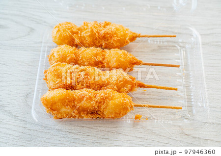 パックに入ったウズラ串 97946360