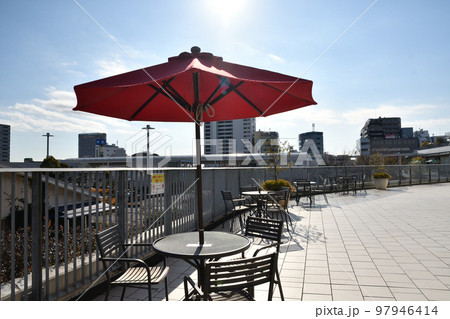 休日のテラスモール湘南 97946414