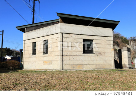 大谷景観公園 の大谷石作りの公衆トイレ／栃木県宇都宮市 97948431