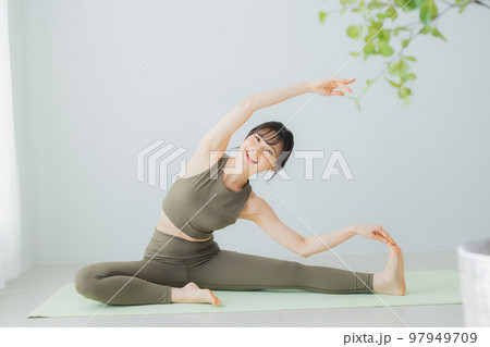 ヨガ　エクササイズ 97949709