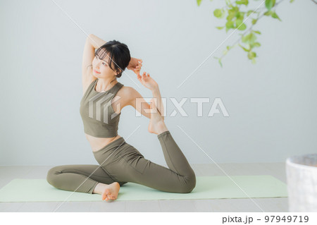 ヨガ　エクササイズ 97949719