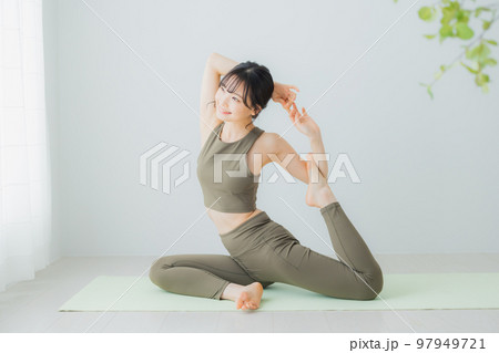ヨガ エクササイズ ヨガ エクササイズ 97949721