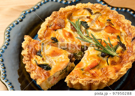 ほうれん草とサーモンのキッシュ5 97950288