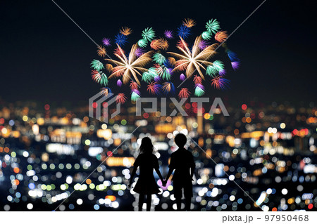 花火を見つめるカップルのシルエットと玉ボケの美しい夜景 97950468