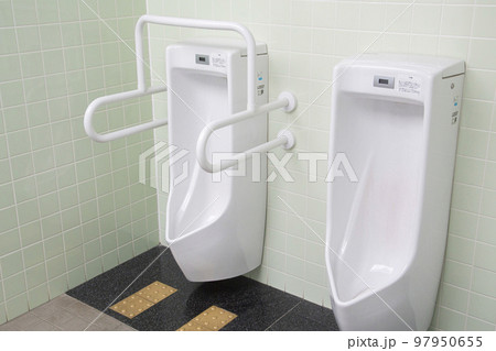 男性用手すり付きトイレ 97950655