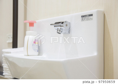 トイレの手洗い場 トイレの手洗い場 97950659