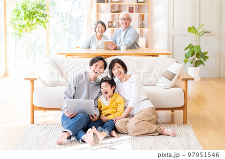 三世代家族 三世代家族 97951546