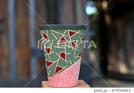 このタンブラーは線紋象嵌と下方ピンクは布目となっています。 このタンブラーは線紋象嵌と下方ピンクは布目となっています。 97956663