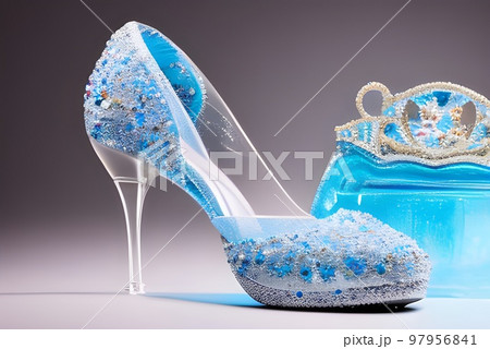 シンデレラのガラスの靴とティアラ 97956841