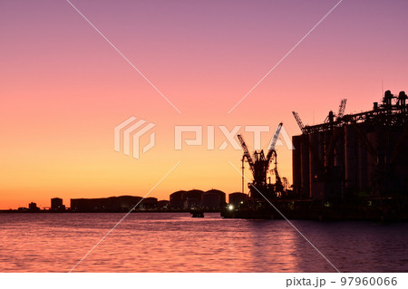 千葉港夕景 97960066