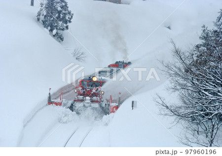 米坂線　羽前松岡ー伊佐領　JR東日本　DD14-317＋DE10-1680（長岡）　特雪 97960196